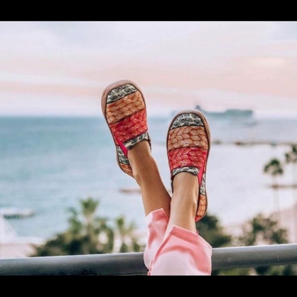 UIN Bohdi Leaf Women’s Travel Shoes - Picture 3 of 5